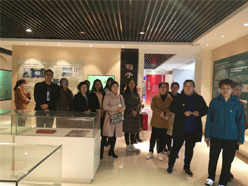 财务处-河南省黄河科技学院教育发展基金会联合党支部全体党员参观学习民办教育博物馆